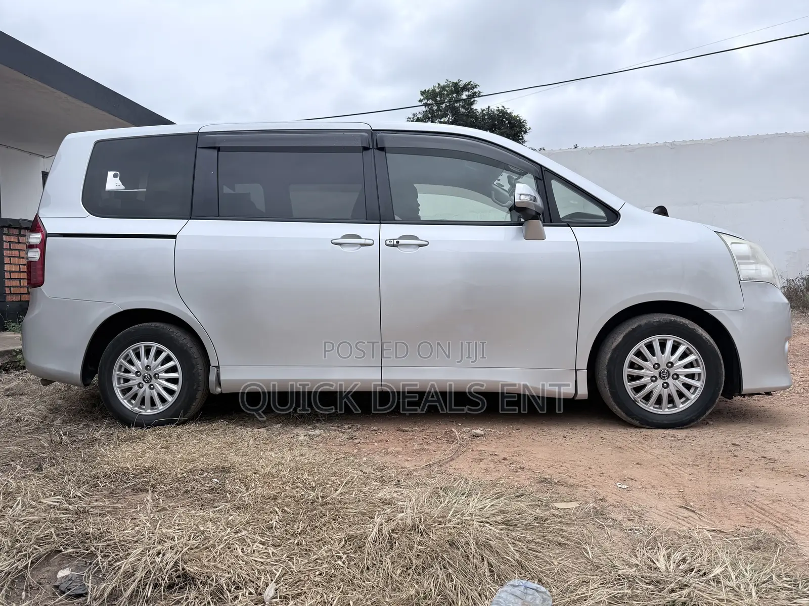 Toyota Voxy 2013 Silver