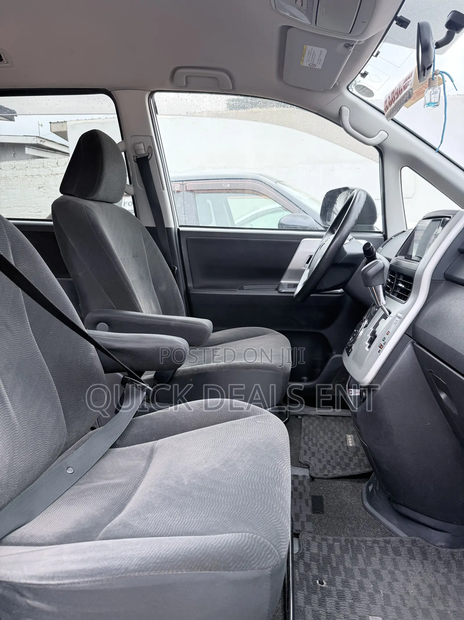 Toyota Voxy 2013 Silver