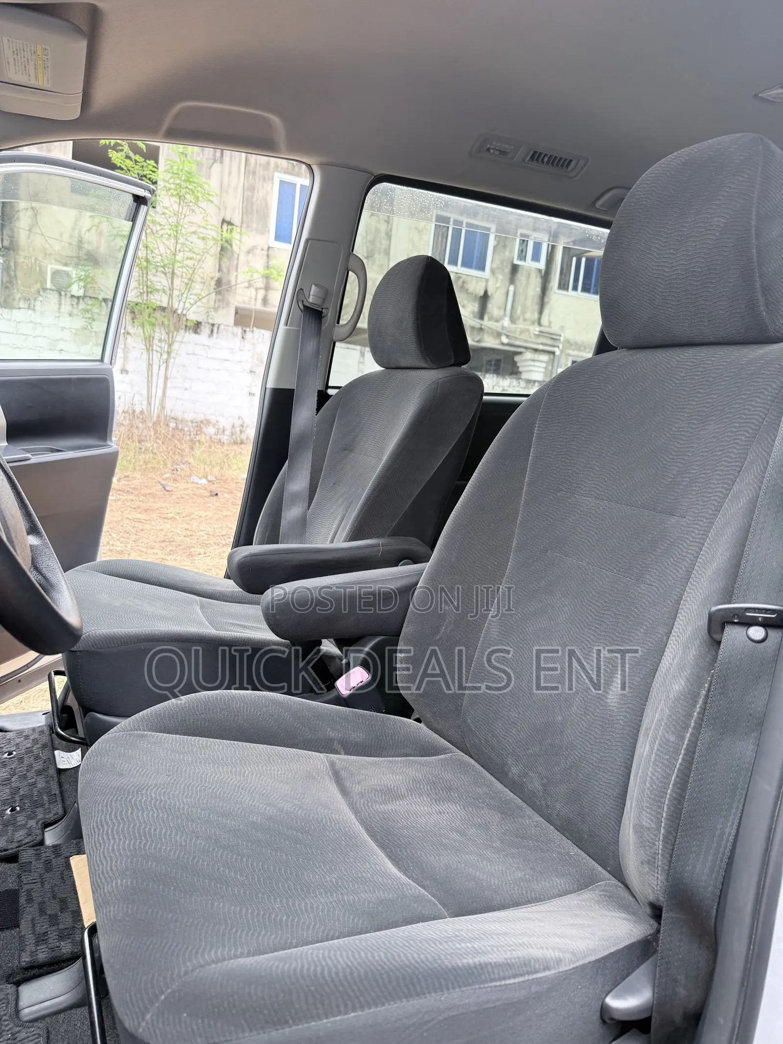 Toyota Voxy 2013 Silver
