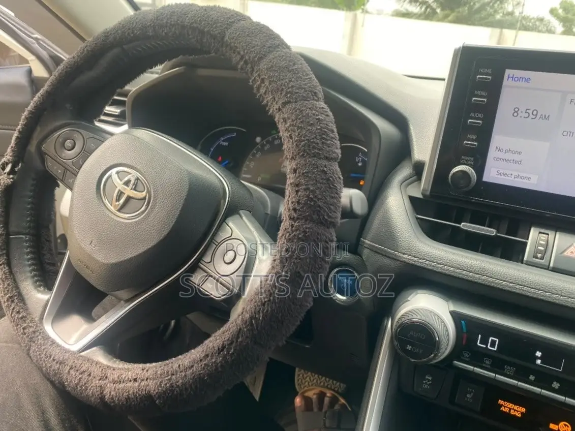 Toyota RAV4 2021 White