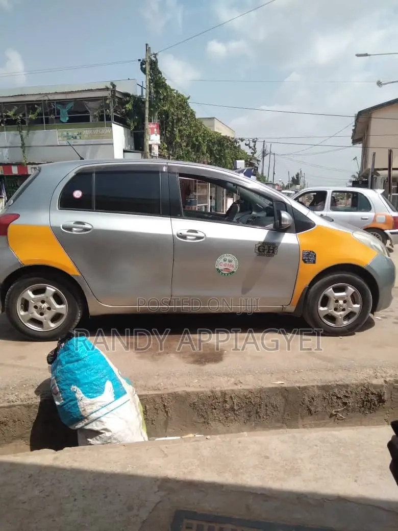 Toyota Vitz 1.0 FWD 3dr 2010 Silver