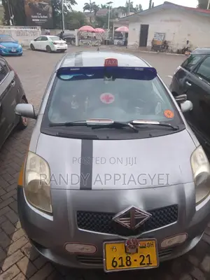 Toyota Vitz 1.0 FWD 3dr 2010 Silver