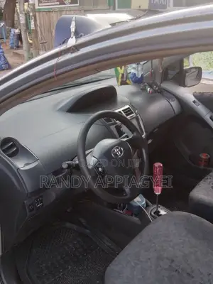 Toyota Vitz 1.0 FWD 3dr 2010 Silver