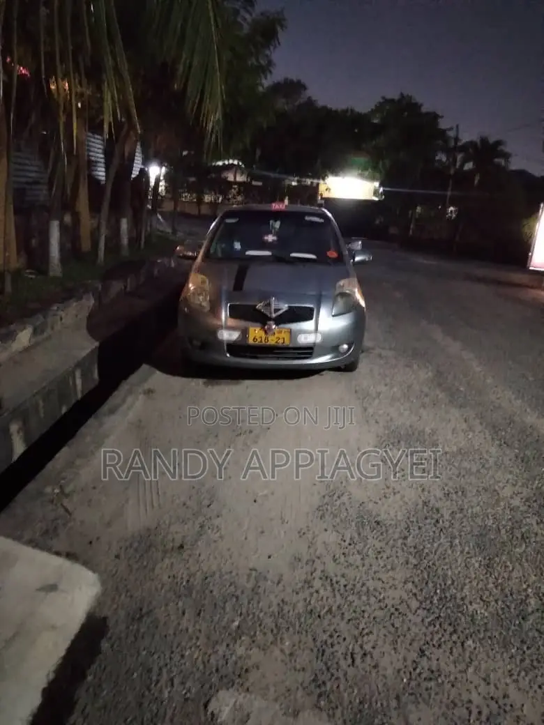 Toyota Vitz 1.0 FWD 3dr 2010 Silver