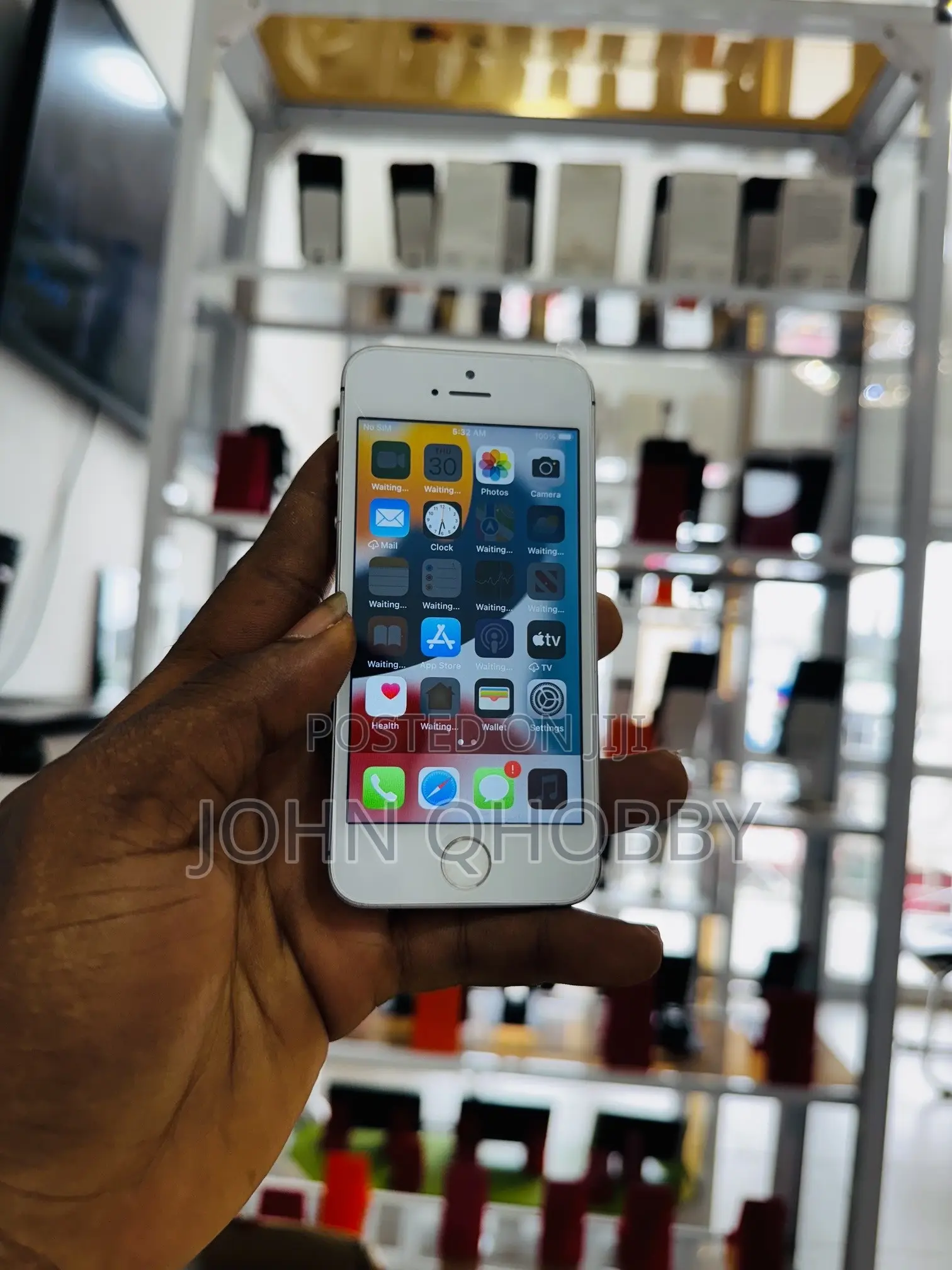 Apple iPhone SE 32 GB Gray