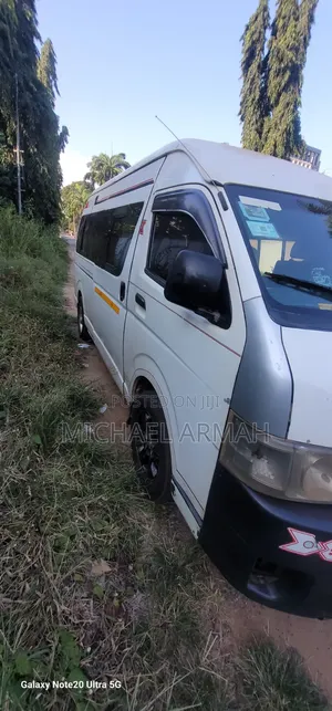 Toyota HiAce 2012 White
