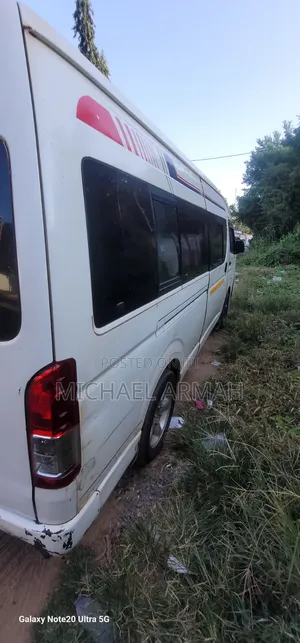 Toyota HiAce 2012 White
