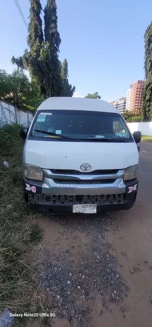 Toyota HiAce 2012 White