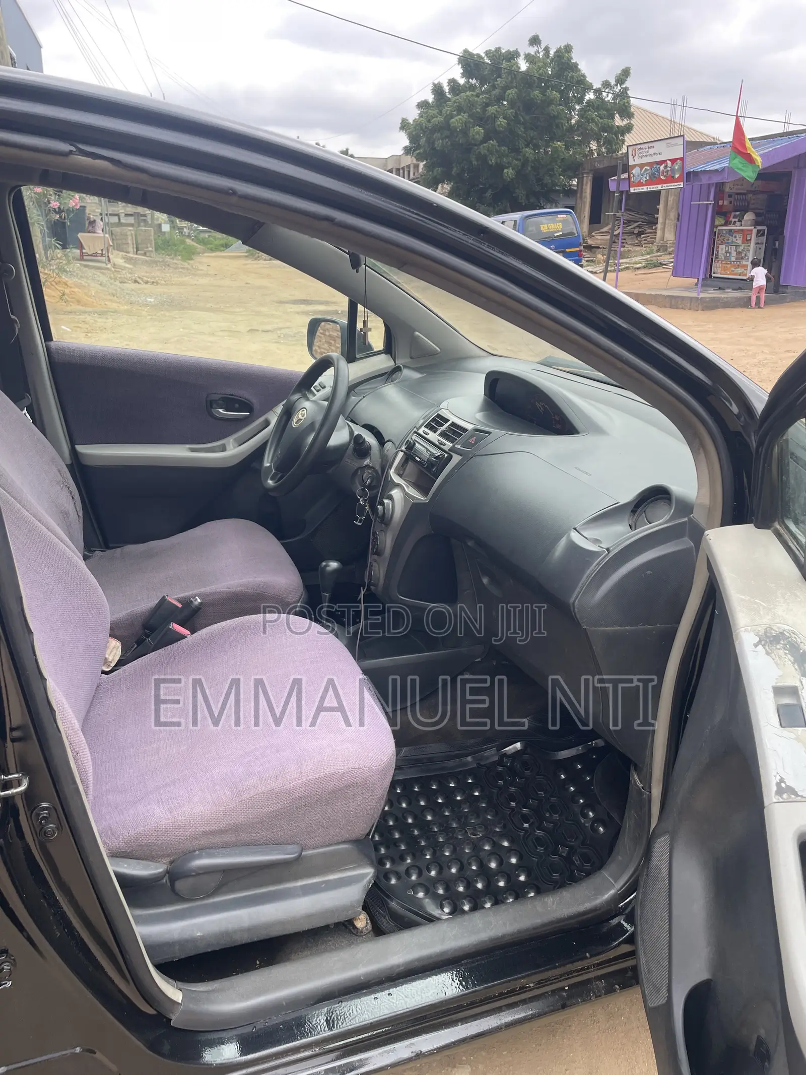Toyota Vitz 2010 Black