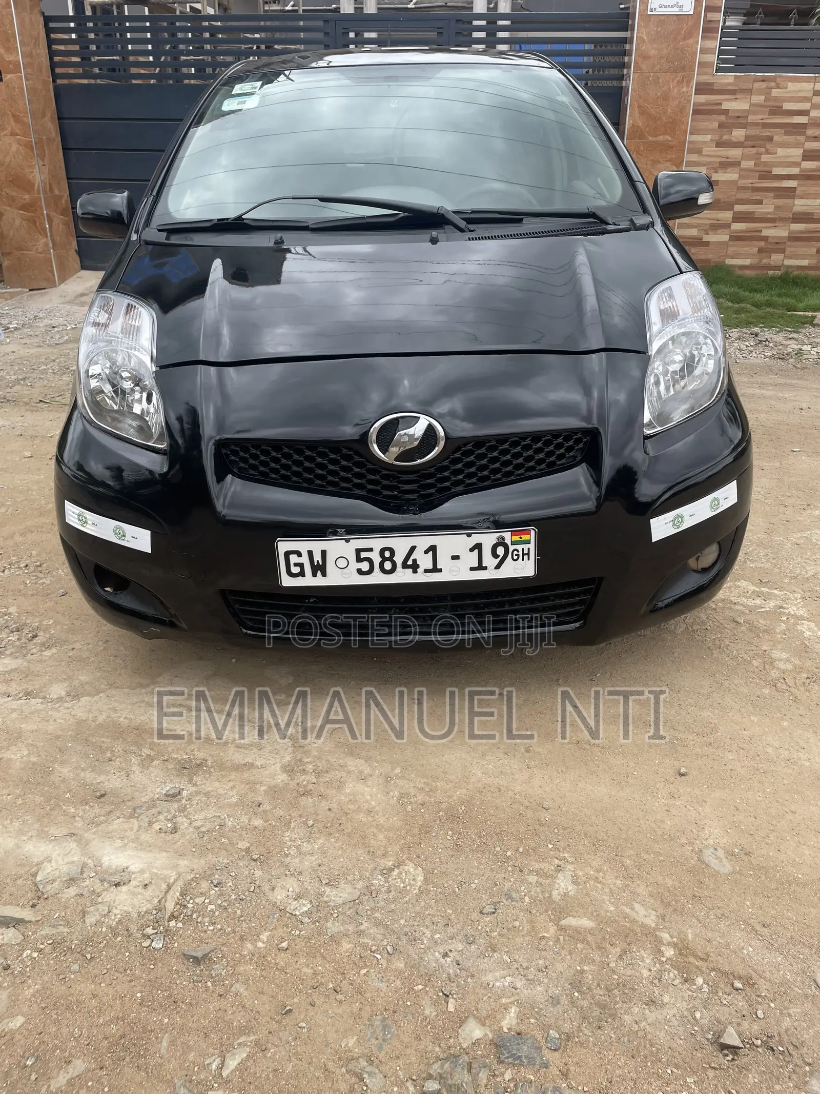 Toyota Vitz 2010 Black