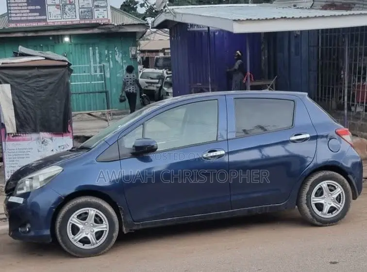 Toyota Vitz 1.3 AWD 3dr 2012 Blue