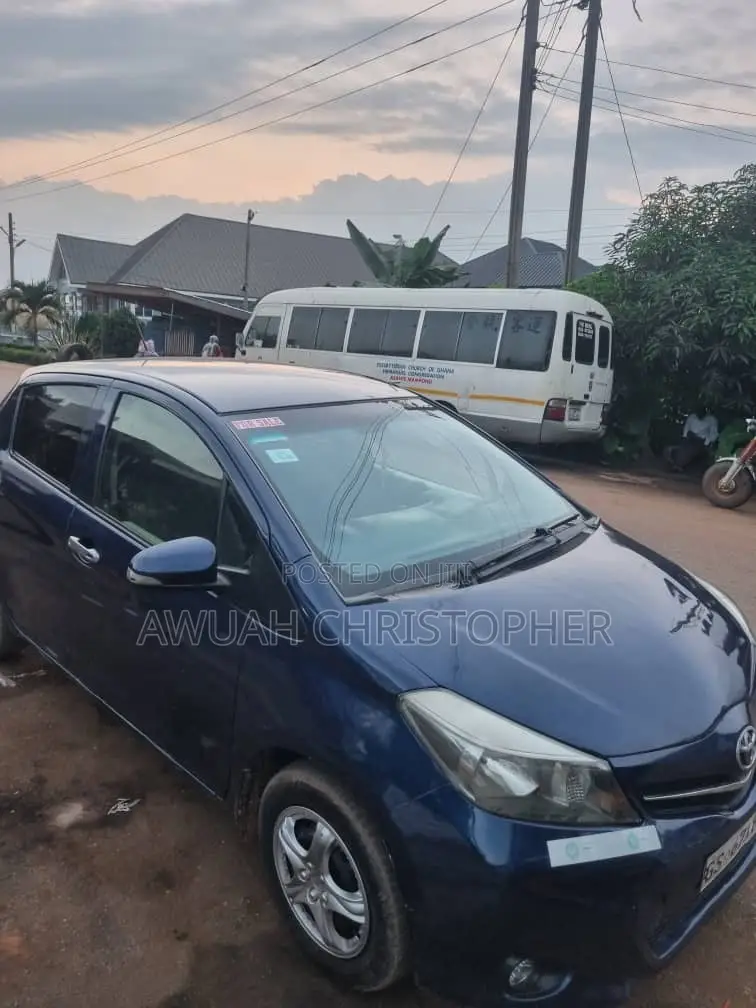 Toyota Vitz 1.3 AWD 3dr 2012 Blue
