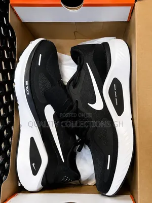 Nike Structure 26 in Colours