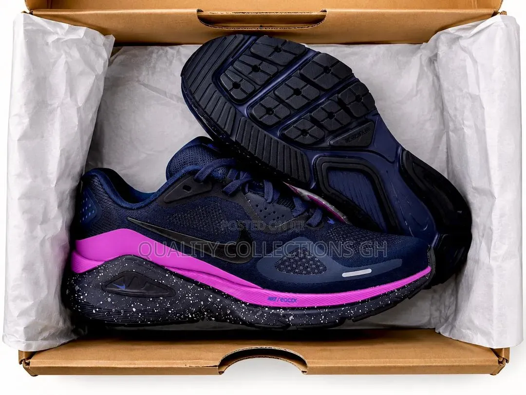 Nike Structure 26 in Colours