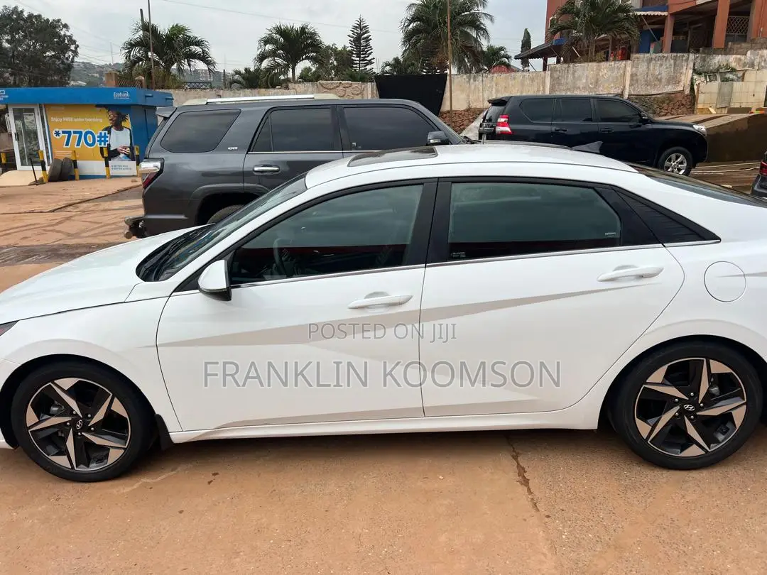 Hyundai Elantra Limited 2023 White