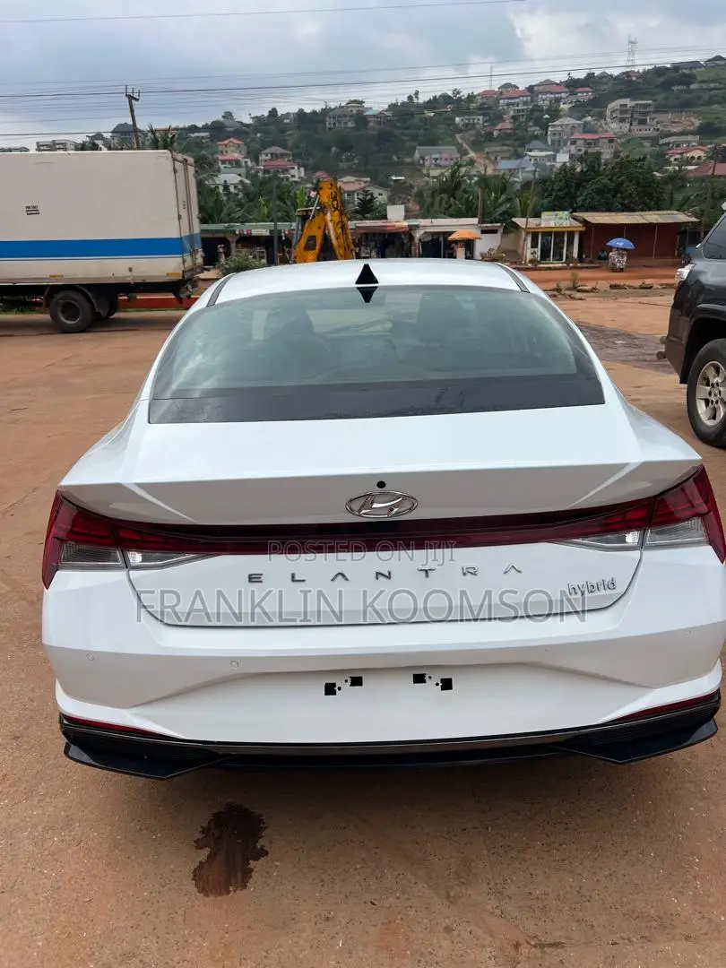 Hyundai Elantra Limited 2023 White