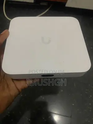 Ubiquiti UniFi Cloud Gateway Ultra (UCG-Ultra)
