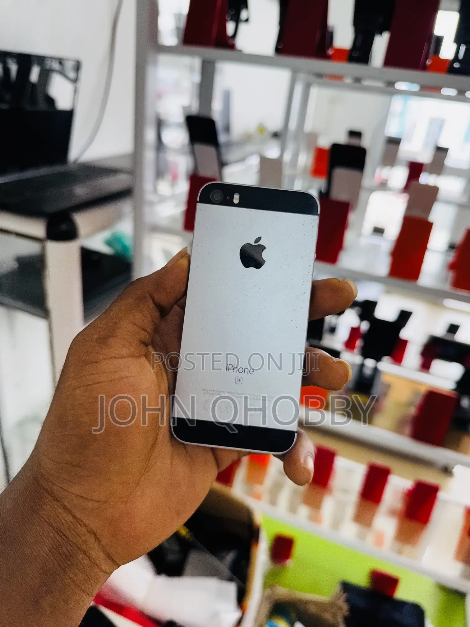 Apple iPhone SE 128 GB Gray