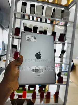Apple iPad 9.7 128 GB Gray