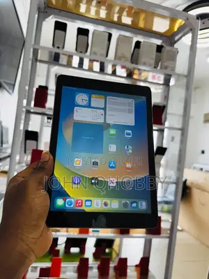 Apple iPad 9.7 128 GB Gray