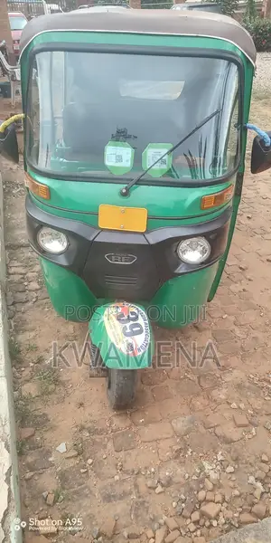 Bajaj RE 2025 Green