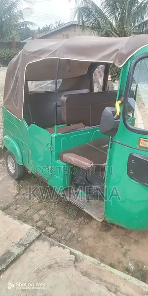 Bajaj RE 2025 Green