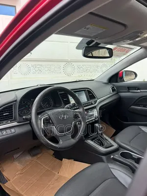 Hyundai Elantra Limited Sedan FWD (2.0L 4cyl 6A) 2017 Red