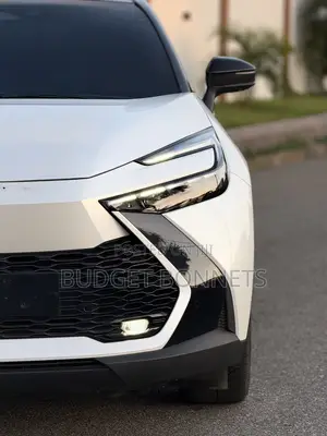 Toyota C-HR 2025 White