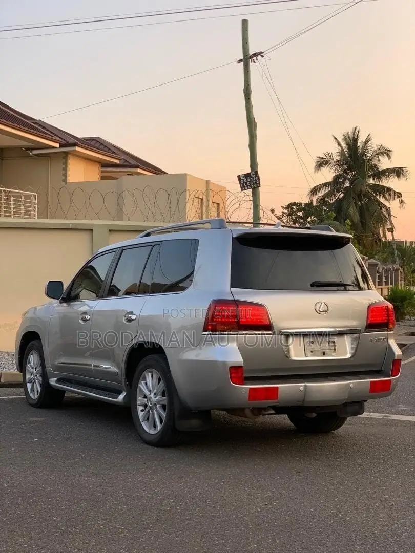 Lexus LX 570 2012 Silver