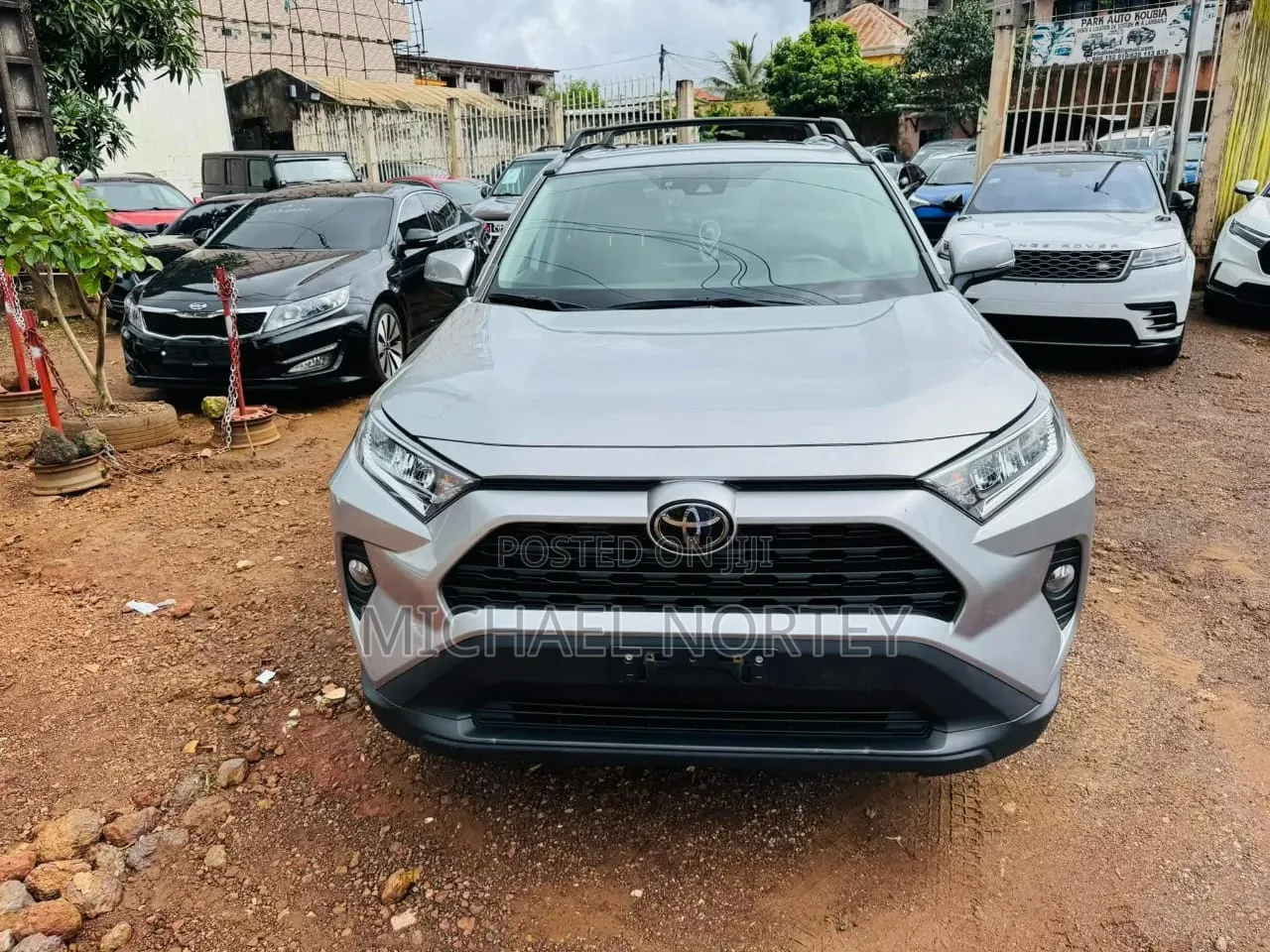 Toyota RAV4 XLE 2021 Silver