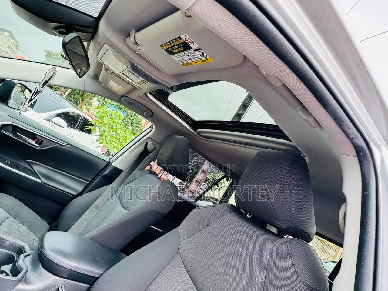 Toyota RAV4 XLE 2021 Silver