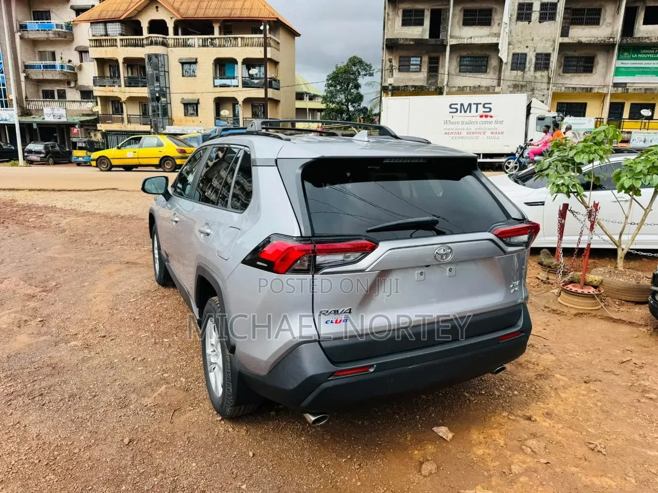 Toyota RAV4 XLE 2021 Silver