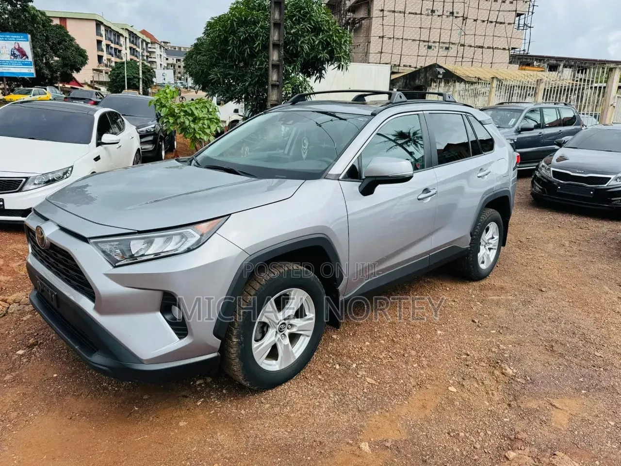 Toyota RAV4 XLE 2021 Silver