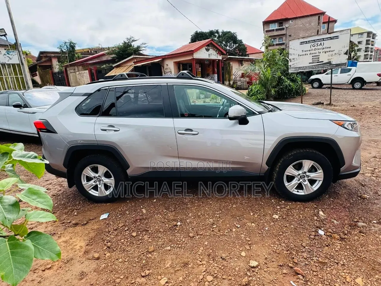 Toyota RAV4 XLE 2021 Silver