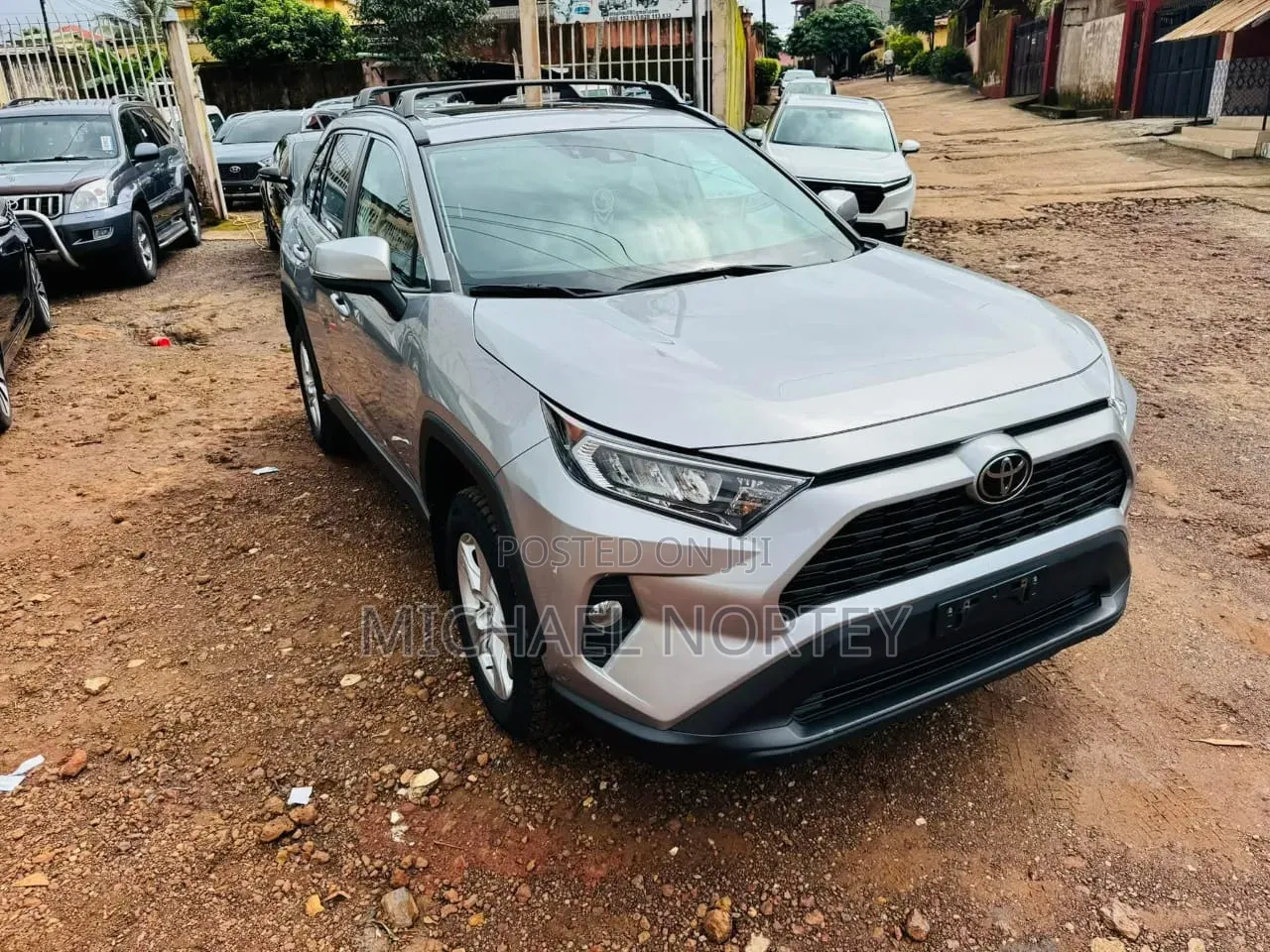 Toyota RAV4 XLE 2021 Silver