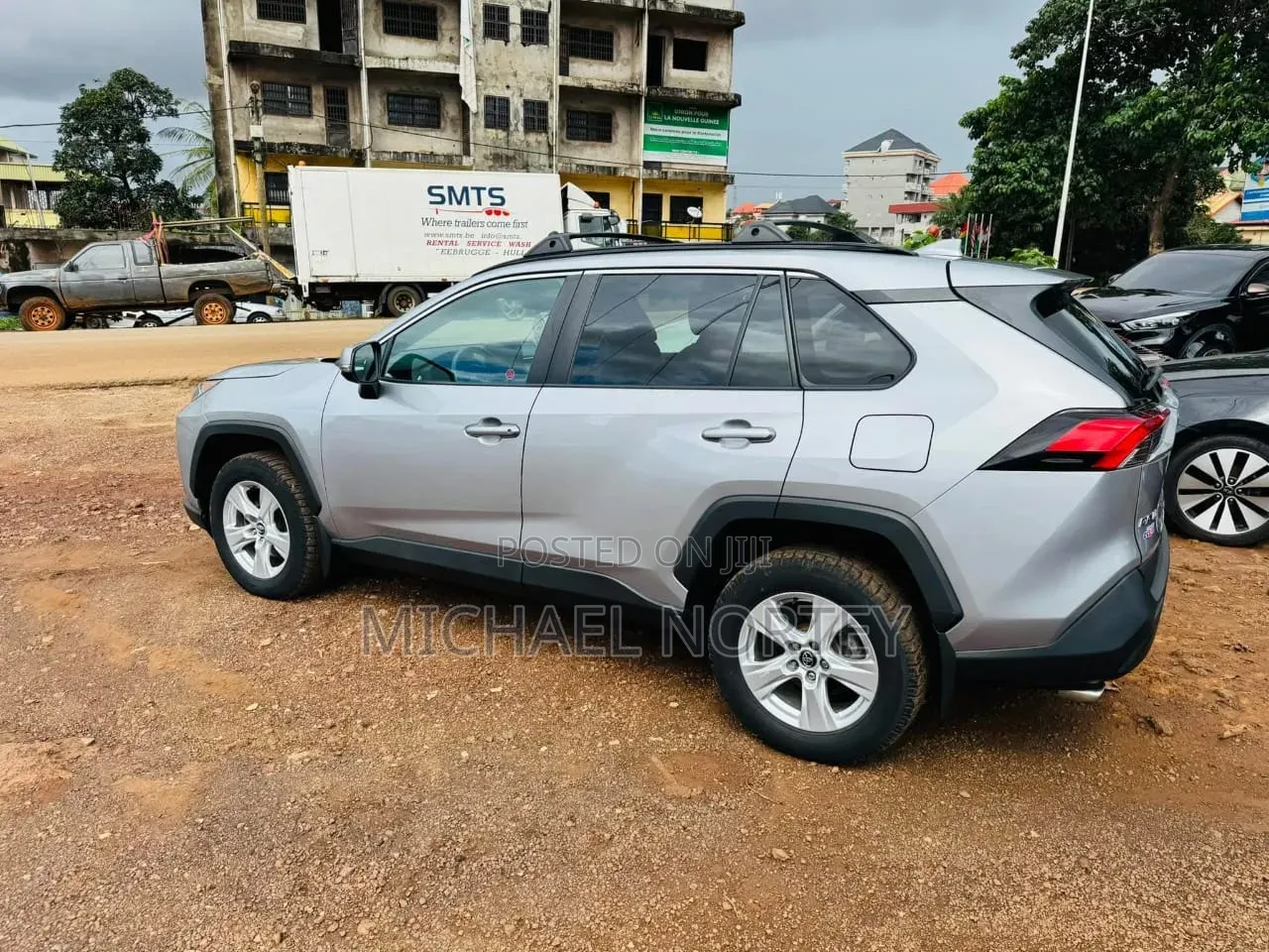 Toyota RAV4 XLE 2021 Silver