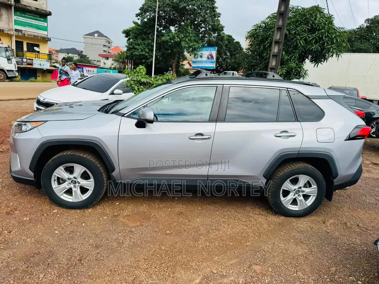 Toyota RAV4 XLE 2021 Silver