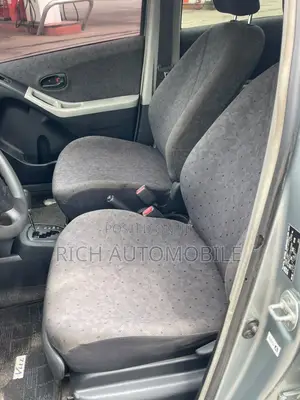 Toyota Vitz 1.3 FWD 5dr 2010 Gray