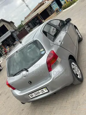 Toyota Vitz 1.3 FWD 5dr 2010 Gray