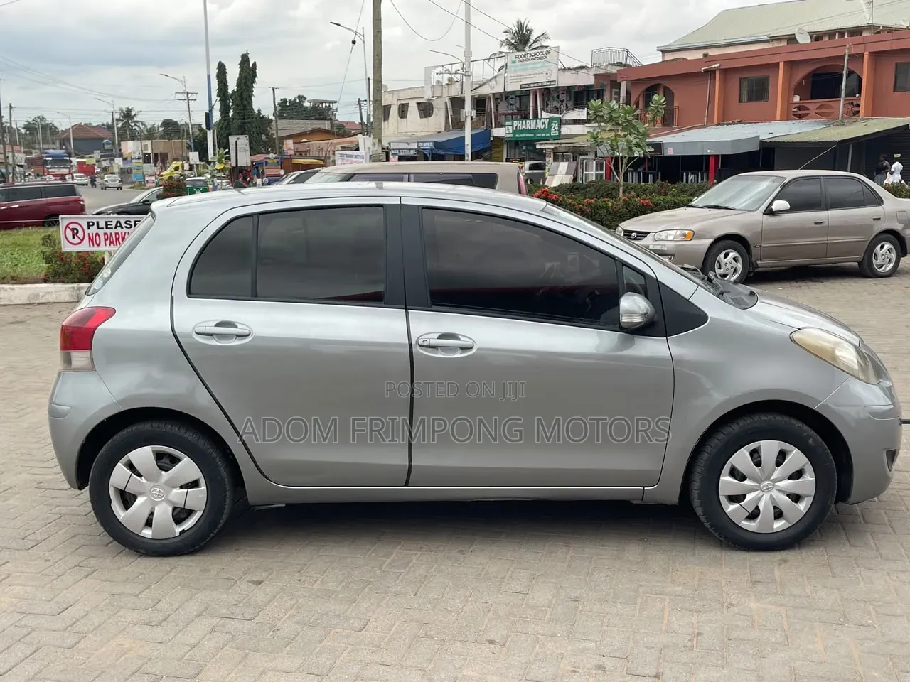 Toyota Vitz 2010 Gray