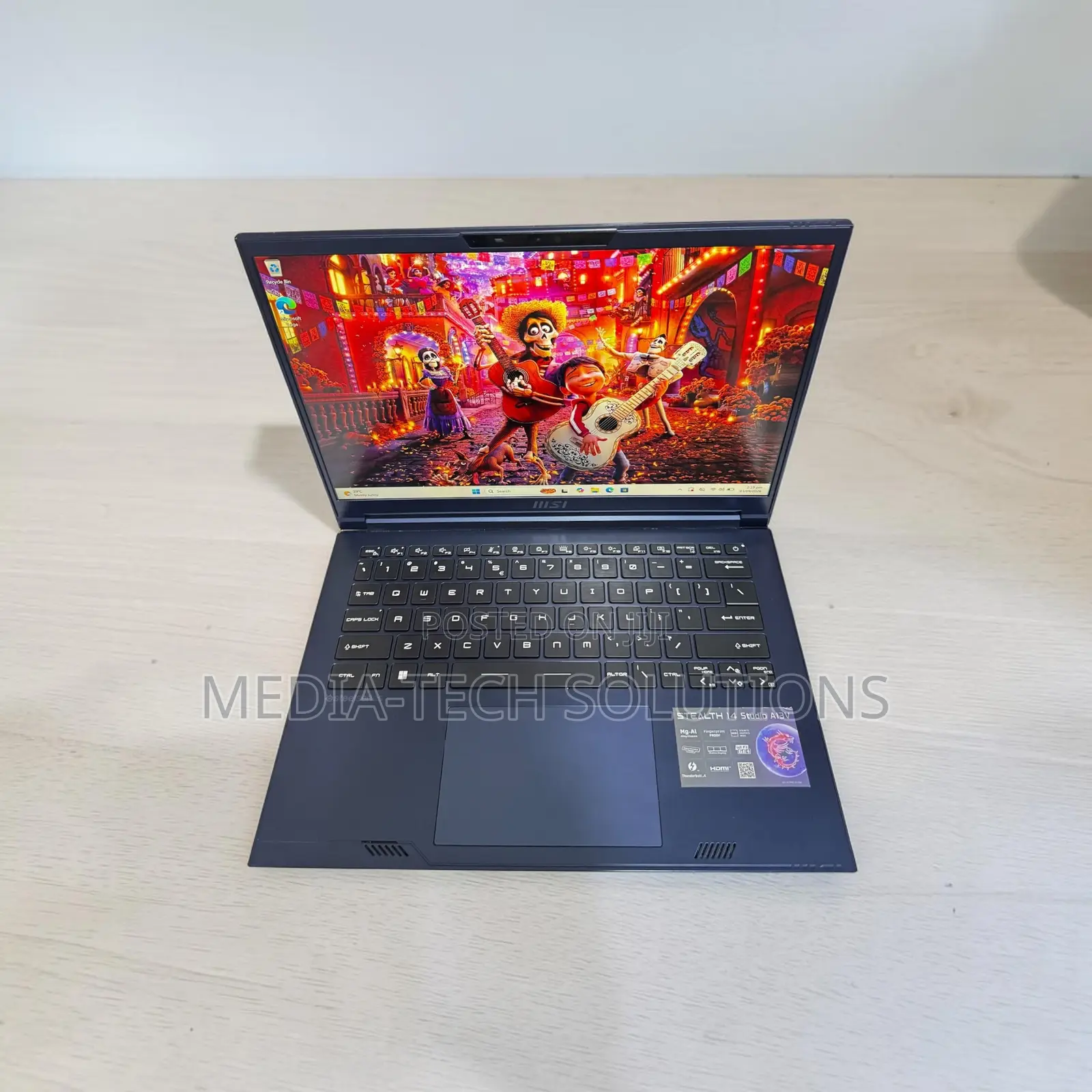 Laptop MSI Stealth 14 Studio A13VF 16GB Intel Core i7 SSD 1T