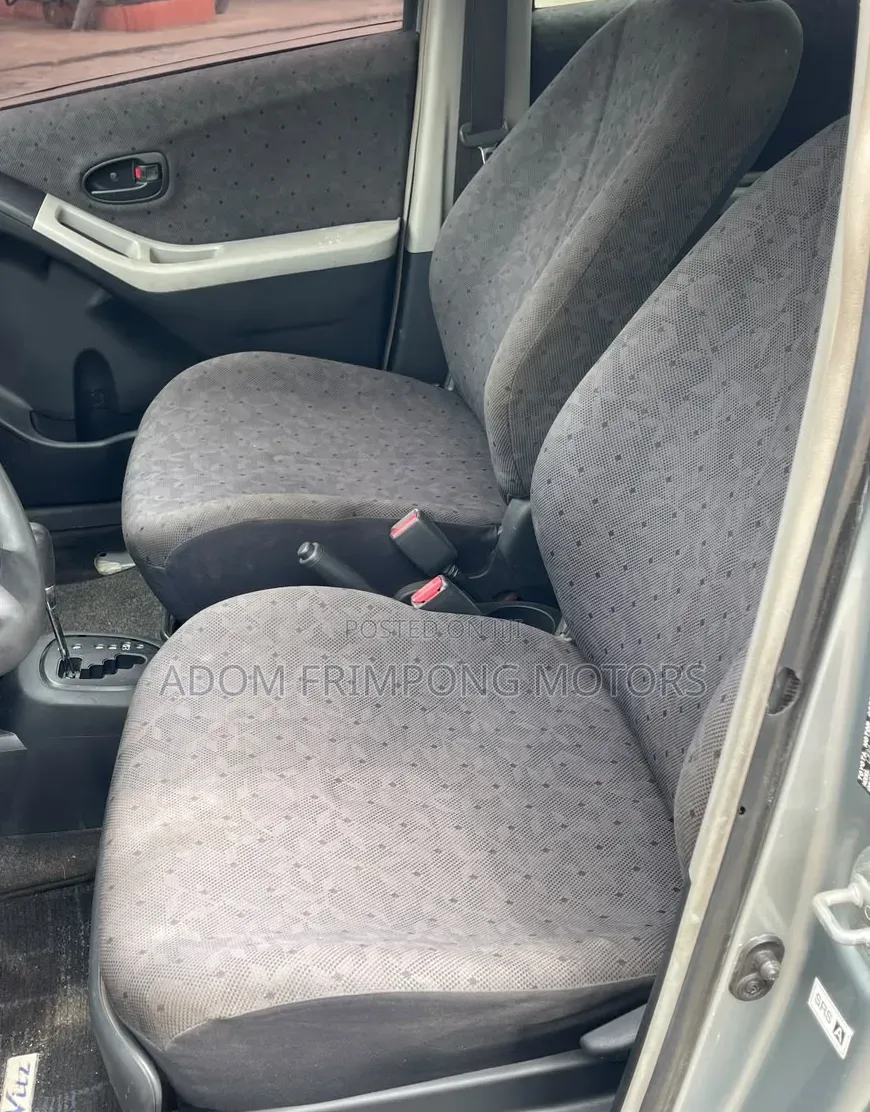 Toyota Vitz 2010 Gray