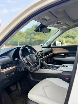 Toyota Grand Highlander Platinum AWD 2024 White