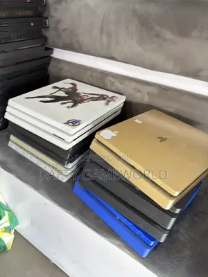 Ps4 Pro With Loaded 16 Games