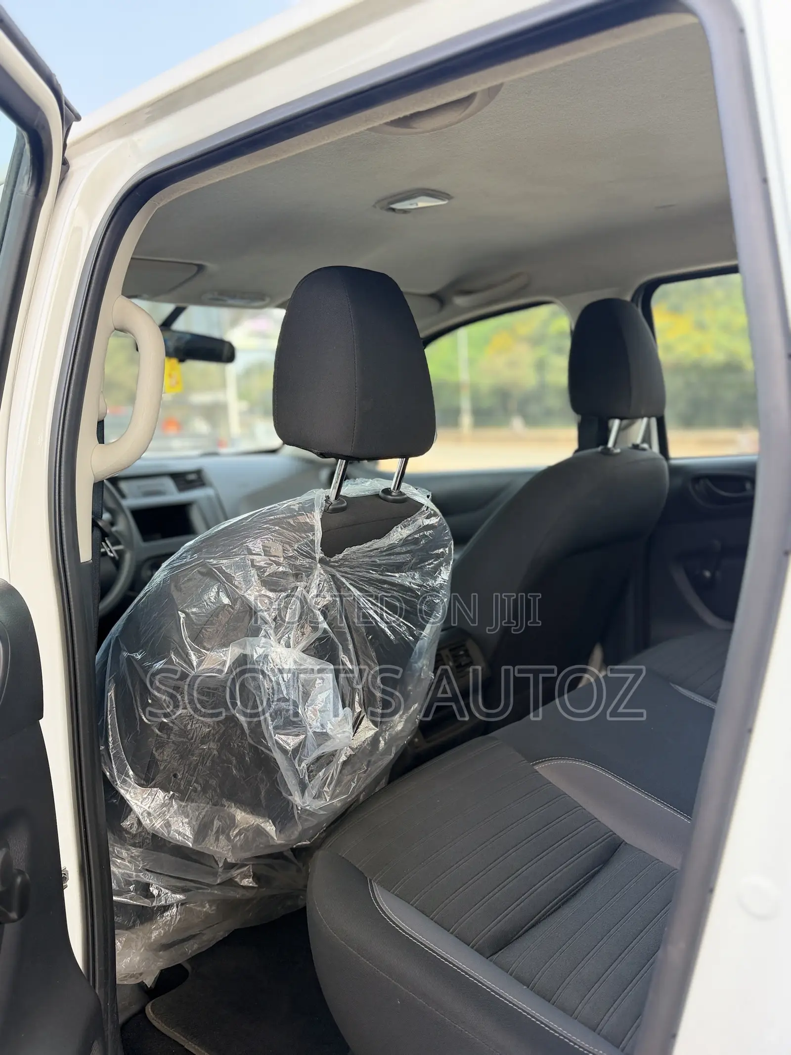 Nissan Navara 2023 White