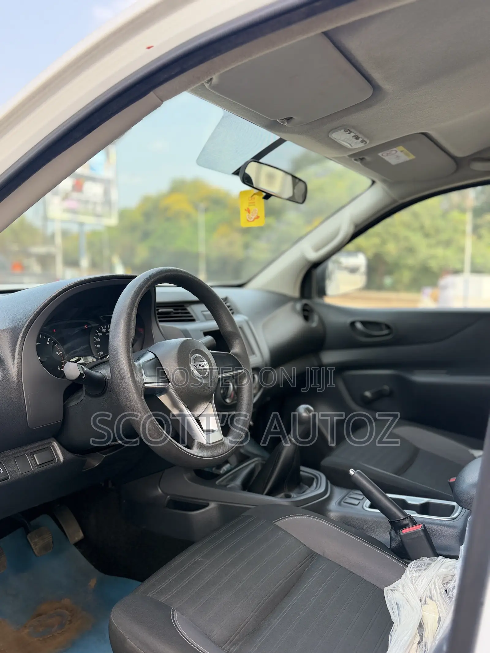 Nissan Navara 2023 White