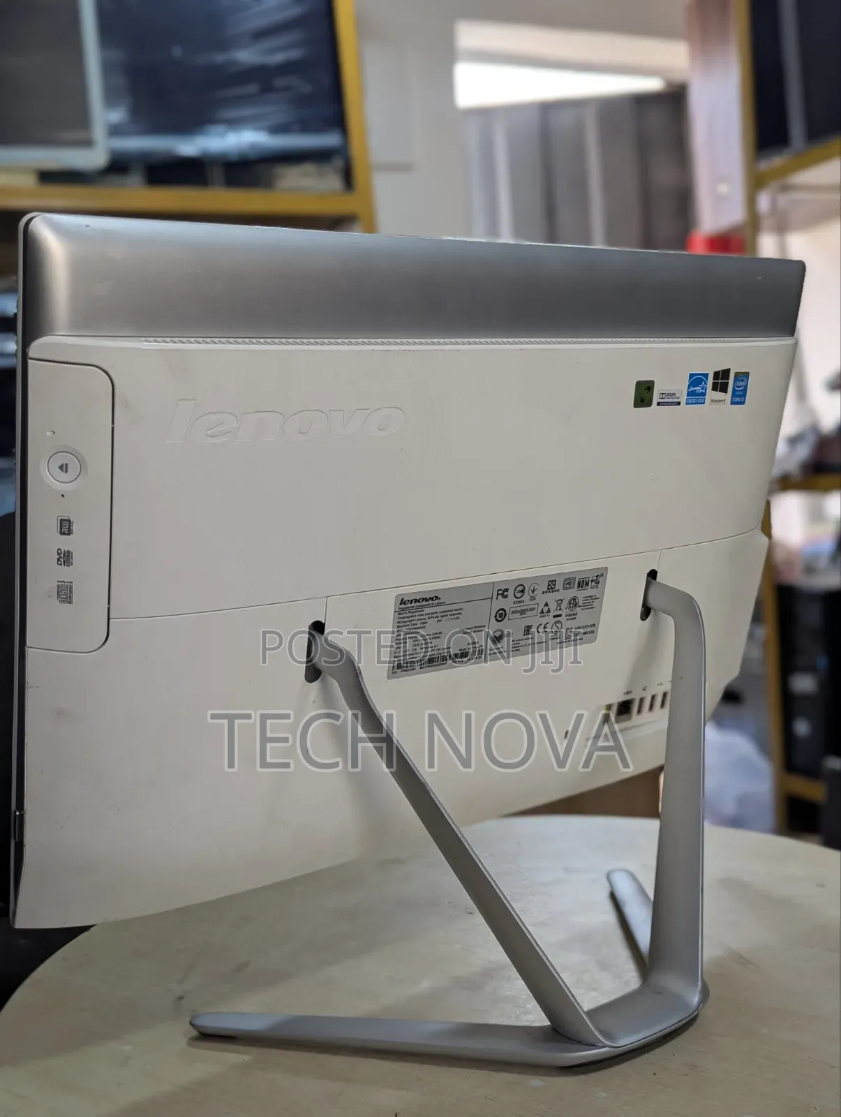 Desktop Computer Lenovo ideacentre AIO 520 8GB Intel Core i3 SSD 128GB