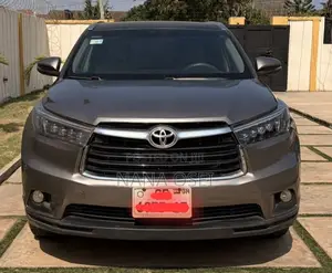 Toyota Highlander LE 4dr SUV AWD (3.5L 6cyl 6A) 2014 Gray