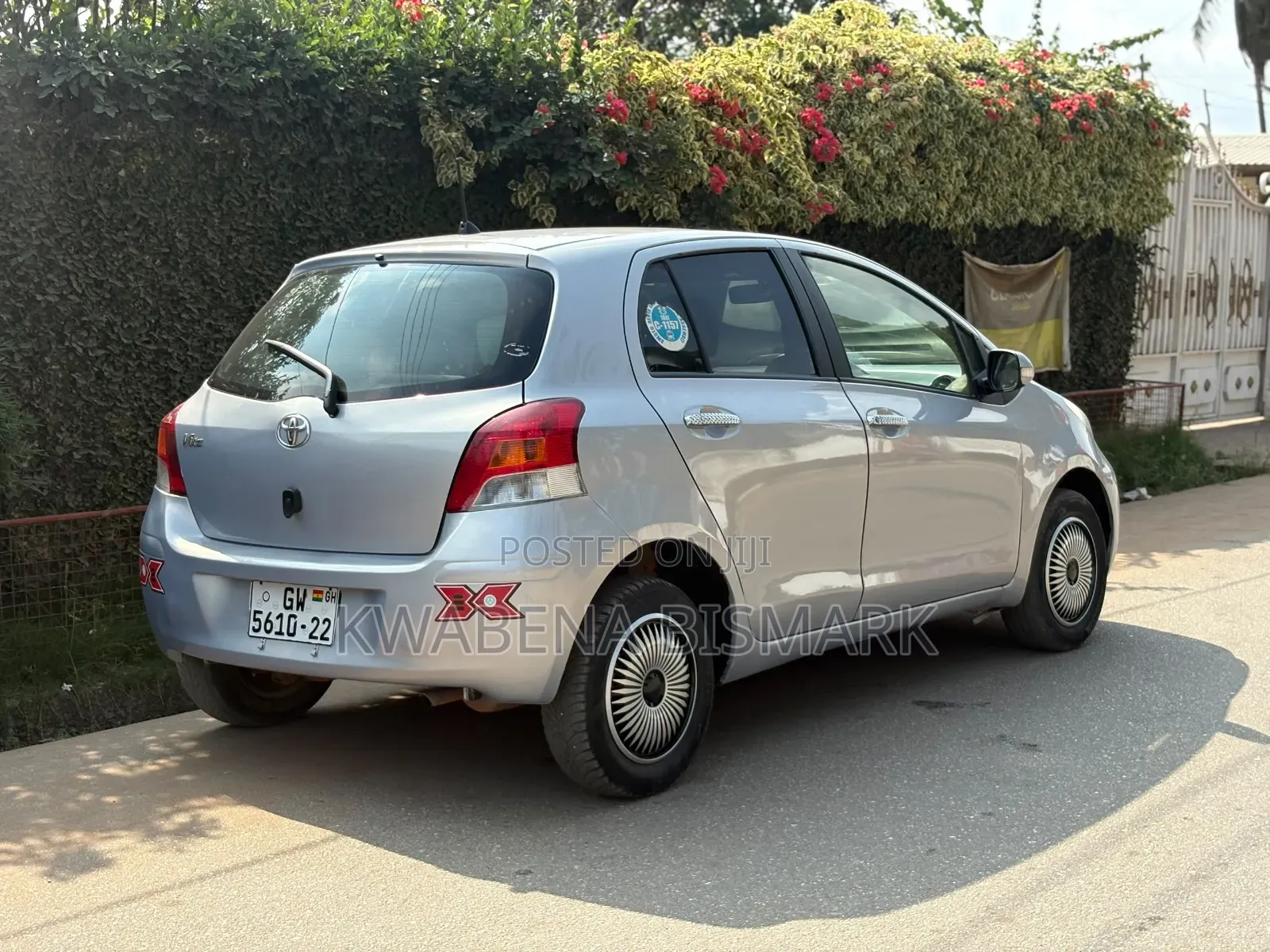 Toyota Vitz 2010 Silver