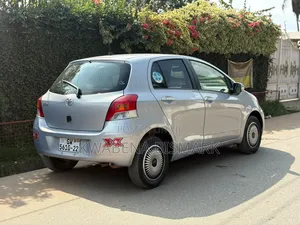 Toyota Vitz 2010 Silver